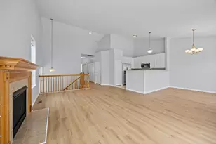 1710 Dogwood Ln, Hanover Park, IL 60133 - Photo 3