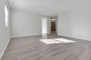 63 N Victoria Ln, Streamwood, IL 60107 - Photo 3