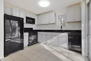 63 N Victoria Ln, Streamwood, IL 60107 - Photo 5