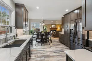 47 N Sterling Heights Rd, Vernon Hills, IL 60061 - Photo 7