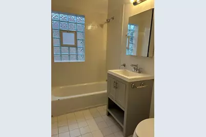 2737 W Lunt Avenue #2W, Chicago, IL 60645 - Photo 9