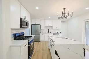 7784 Huntington Cir S, Hanover Park, IL 60133 - Photo 9