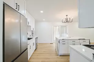 7784 Huntington Cir S, Hanover Park, IL 60133 - Photo 5