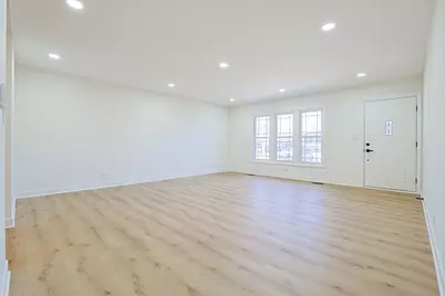 7784 Huntington Circle S, Hanover Park, IL 60133 - Photo 3