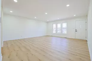 7784 Huntington Cir S, Hanover Park, IL 60133 - Photo 3