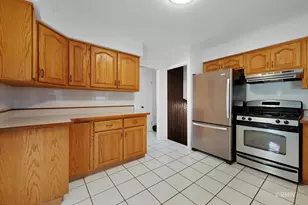 1800 N Iris Dr, Palatine, IL 60074 - Photo 11