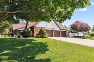 2215 Woodfield Rd, Bloomington, IL 61704 - Photo 31