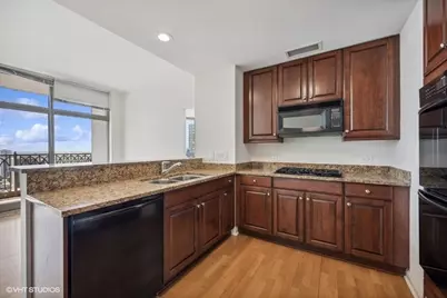 21 E Huron Street #3801, Chicago, IL 60611 - Photo 11