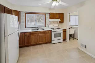 115 W Helen Rd, Palatine, IL 60067 - Photo 7