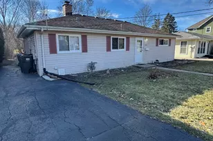 115 W Helen Rd, Palatine, IL 60067 - Photo 1