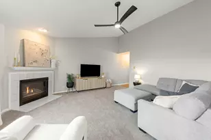 809 Constance Ln, Sycamore, IL 60178 - Photo 3