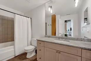 525 W Superior St, Chicago, IL 60654 - Photo 15