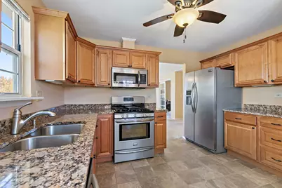 323 Green Knoll Lane #323, Streamwood, IL 60107 - Photo 11