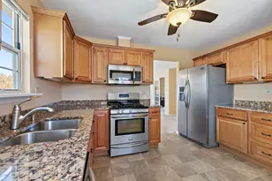 323 Green Knoll Ln, Streamwood, IL 60107 - Photo 11