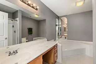 323 Green Knoll Ln, Streamwood, IL 60107 - Photo 15