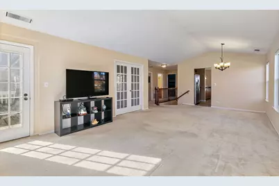 323 Green Knoll Lane #323, Streamwood, IL 60107 - Photo 7