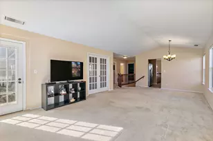 323 Green Knoll Ln, Streamwood, IL 60107 - Photo 7