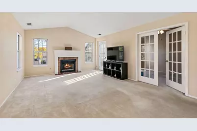 323 Green Knoll Lane #323, Streamwood, IL 60107 - Photo 5