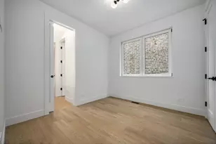 1124 W Addison St, Chicago, IL 60613 - Photo 35