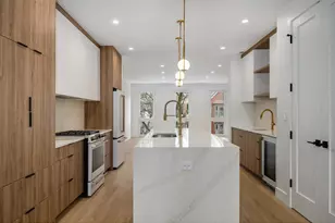 1124 W Addison St, Chicago, IL 60613 - Photo 23