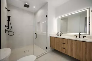 1124 W Addison St, Chicago, IL 60613 - Photo 31