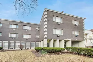 914 N Austin Blvd, Oak Park, IL 60302 - Photo 1