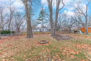 221 Meadowbrook Dr, Bloomington, IL 61701 - Photo 37