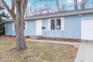 221 Meadowbrook Dr, Bloomington, IL 61701 - Photo 23