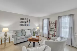 6930 Bennington Dr, Gurnee, IL 60031 - Photo 5