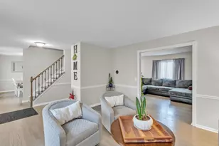 6930 Bennington Dr, Gurnee, IL 60031 - Photo 3