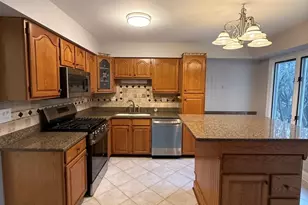 306 Brookdale Dr, Bloomingdale, IL 60108 - Photo 5