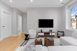 3653 W Barry Ave, Chicago, IL 60618 - Photo 13