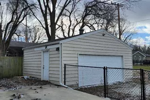 1328 N Mason St, Bloomington, IL 61701 - Photo 3