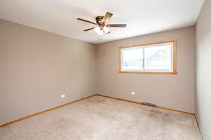 7840 Cronin Ave, Justice, IL 60458 - Photo 17
