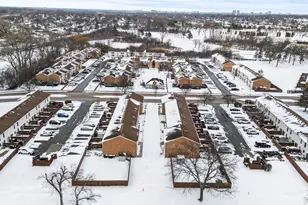 1938 Huntington Blvd, Hoffman Estates, IL 60169 - Photo 19