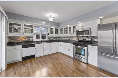 304 E Hiawatha Trail, Mount Prospect, IL 60056 - Photo 11