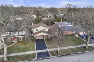 304 E Hiawatha Trail, Mount Prospect, IL 60056 - Photo 33