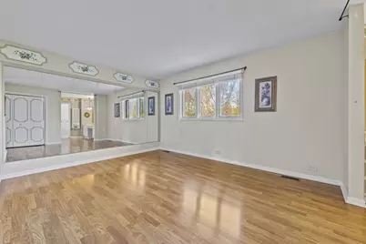 304 E Hiawatha Trail, Mount Prospect, IL 60056 - Photo 15