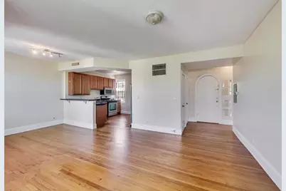 6321 N Artesian Avenue #3W, Chicago, IL 60645 - Photo 5