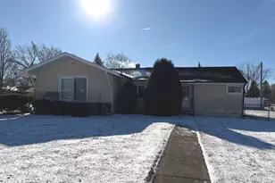 6601 W 115th Pl, Worth, IL 60482 - Photo 1