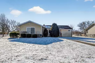 6601 W 115th Pl, Worth, IL 60482 - Photo 1