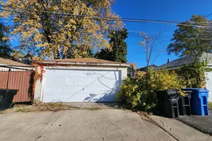 9350 S Manistee Ave, Chicago, IL 60617 - Photo 3