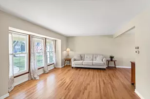 915 N Saratoga Dr, Palatine, IL 60074 - Photo 7