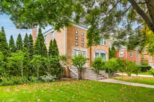 6433 N Drake Ave, Lincolnwood, IL 60712 - Photo 3