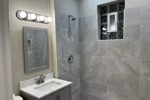 3816 W Montrose Ave, Chicago, IL 60618 - Photo 11