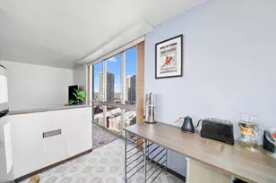 1555 N Dearborn Pkwy, Chicago, IL 60610 - Photo 5