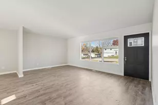 2413 Country Ln, McHenry, IL 60051 - Photo 7