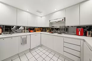 175 E Delaware Pl, Chicago, IL 60611 - Photo 9