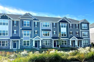 422 Lakeshore Ct, Saint Charles, IL 60174 - Photo 1