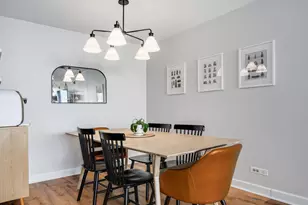 3930 N Pine Grove Ave, Chicago, IL 60613 - Photo 13